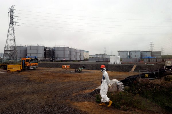 fukushimatankjp-japan-articleLarge