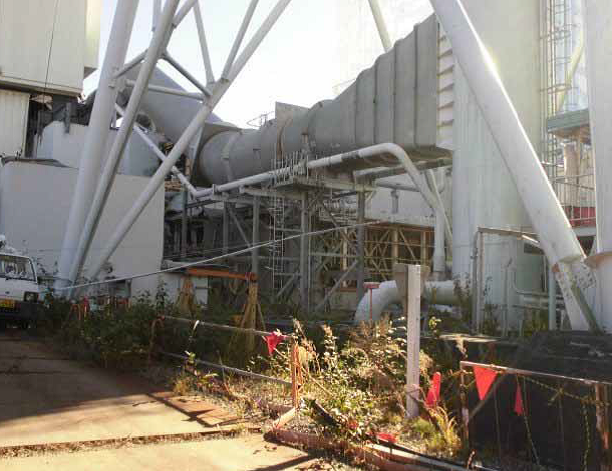 高濃度の放射性物質が検出された1，2号機間の排気筒配管部分