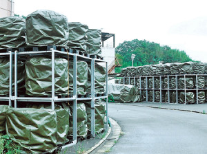 仮置きされている除染廃棄物（福島県内）