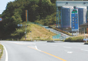 人も車も通らない双葉町の道路