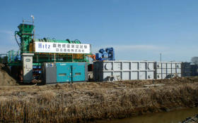 日立造船が建設した津波で被災した土地の除塩プラント＝２０１１年１２月、宮城県亘理町