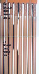 通水管に変形が見つかった東京電力柏崎刈羽原発５号機の燃料集合体。燃料棒（褐色）の奥にある通水管（中央黒色）が左に曲がっている（東京電力提供