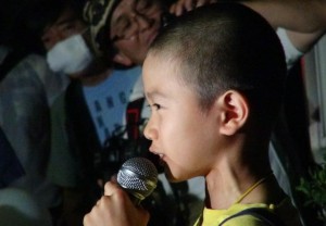 「子供を放射能でいじめないでください」原発集会で発言する少年