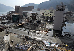 津波で壊滅的な被害を受けた宮城県女川町＝２０１１年３月１４日、手塚耕一郎撮影
