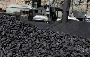 米ユタ州の炭鉱に積み上げられた石炭
