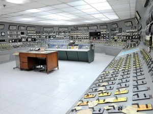 観光用に公開されている原発の中央制御室