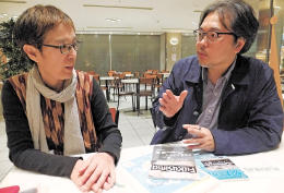 脱原発を考える日韓の市民活動について話し合う郡司さん（左）と姜さん