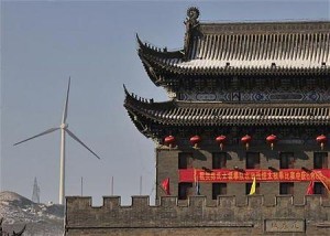 中国・調兵山市内から見える風力発電装置（２０１１年１月１８日、中国遼寧省調兵山市）