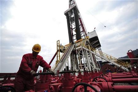 ５月１８日、中国政府はシェールガス鉱区の第２次入札で、海外企業の応札を認めない方針を示した。写真は中国・四川省にある天然ガスの評価井にて昨年３月撮影（２０１２年　ロイター）