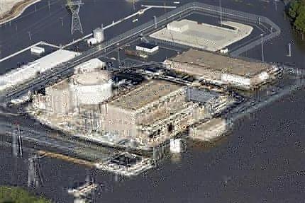 洪水に見舞われたフォートカルフーン原子力発電所（２０１１年６月２４日、米ネブラスカ州東部）