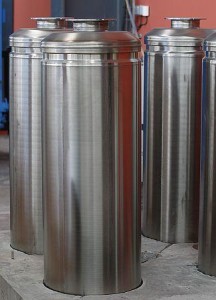 仏放射性廃棄物管理機構の廃棄物用容器（２０１２年６月１１日、仏ビュール）