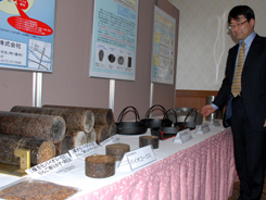 自動車部品など鋳鉄製品の可能性を広げる、リンゴの搾りかすのバイオコークス