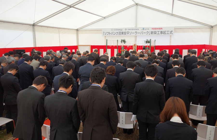 ソフトバンク苫東安平ソーラーパークの起工式（昨年10月）