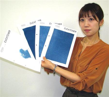 ユニチカトレーディングのセシウム吸着繊維材「シーエスキャッチャー」＝１１日、大阪市中央区（松村信仁撮影）